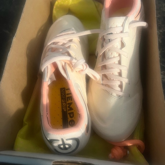 Nike Soccer Cleats woman size 6 new - Picture 4 of 6